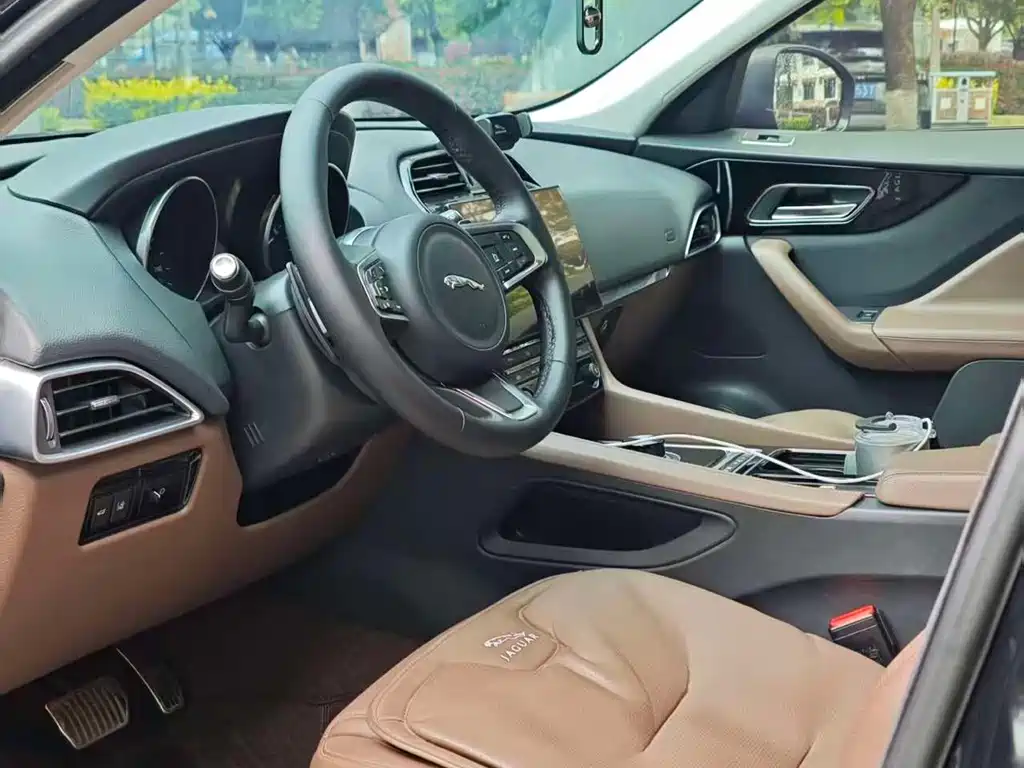 Jaguar F-PACE 2.0 T 4 WD R-Sport Sport