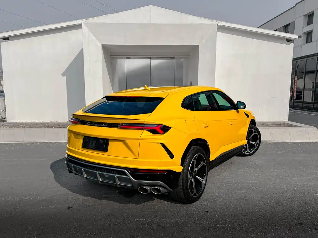 Urus 4.0 T V8
