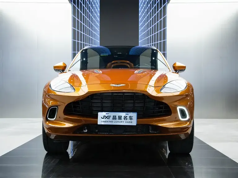 Aston Martin DBX 3.0 T STRAIGHT-SIX
