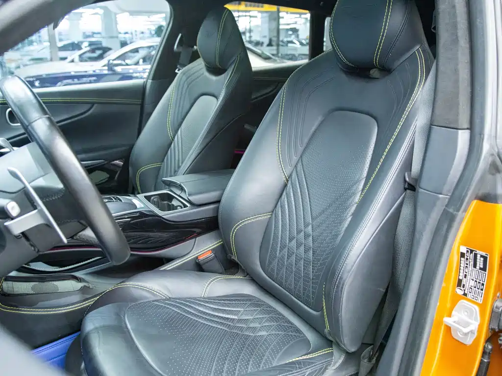 Aston Martin DBX 3.0 T STRAIGHT-SIX