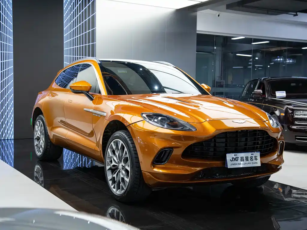 Aston Martin DBX 3.0 T STRAIGHT-SIX