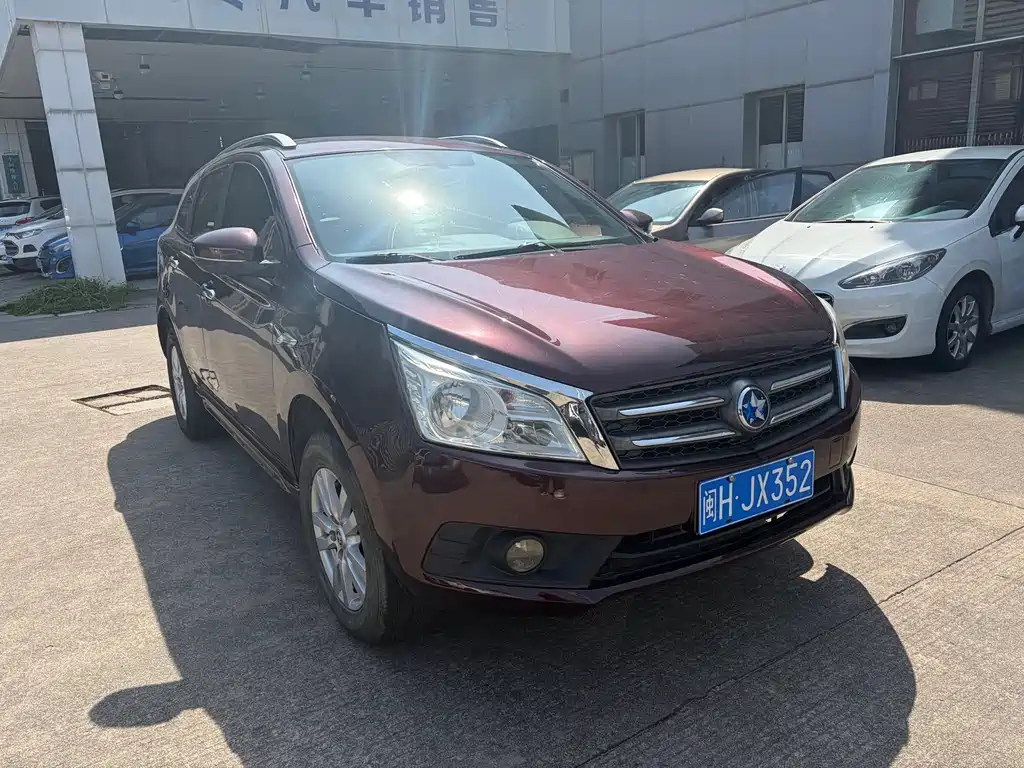 Venucia T70 2.0 L CVT Wise Travel