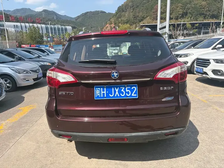 Venucia T70 2.0 L CVT Wise Travel