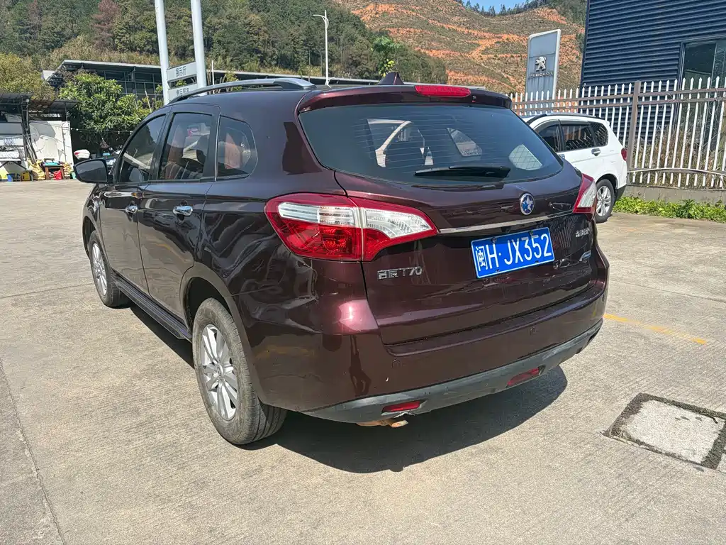 Venucia T70 2.0 L CVT Wise Travel
