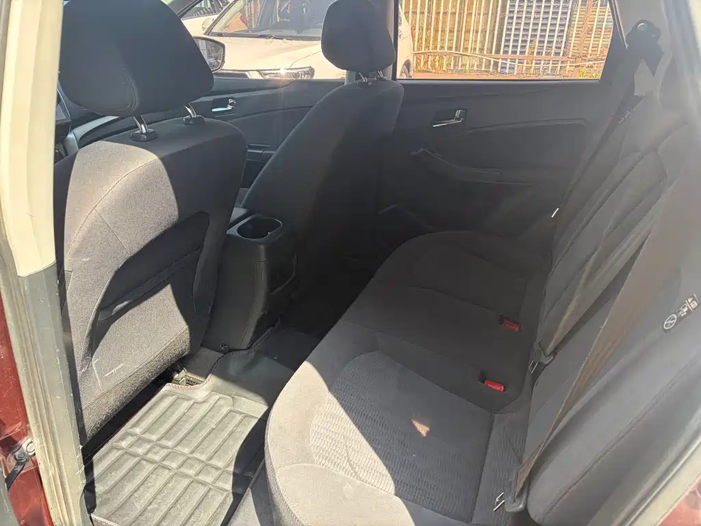 Venucia T70 2.0 L CVT Wise Travel