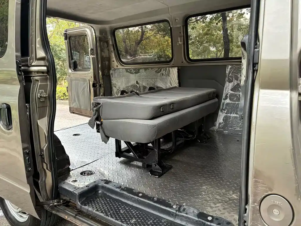 Xintu V80 2.5 T Aoyuntong SWB Low Roof