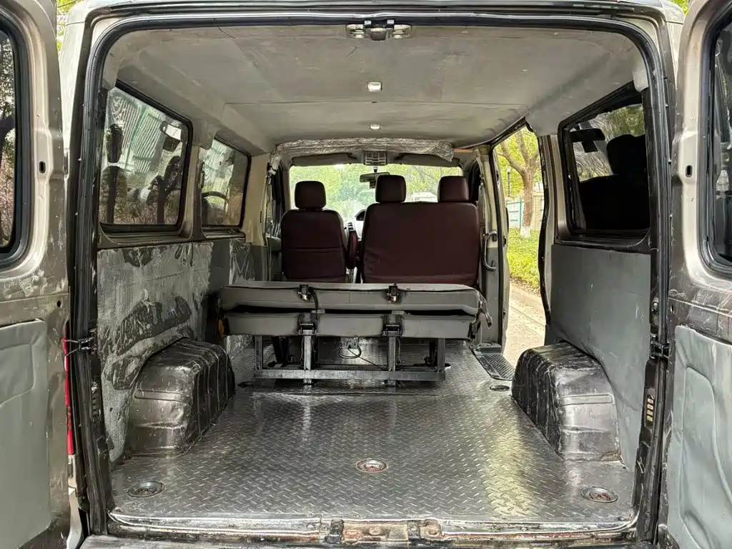 Xintu V80 2.5 T Aoyuntong SWB Low Roof