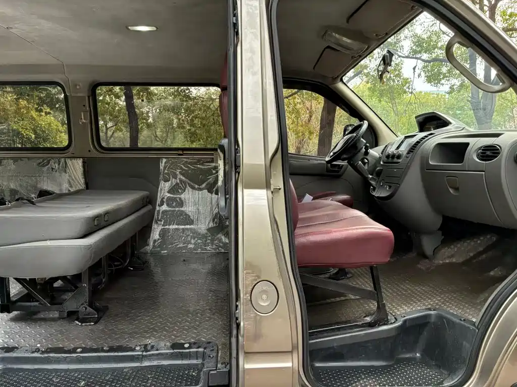 Xintu V80 2.5 T Aoyuntong SWB Low Roof