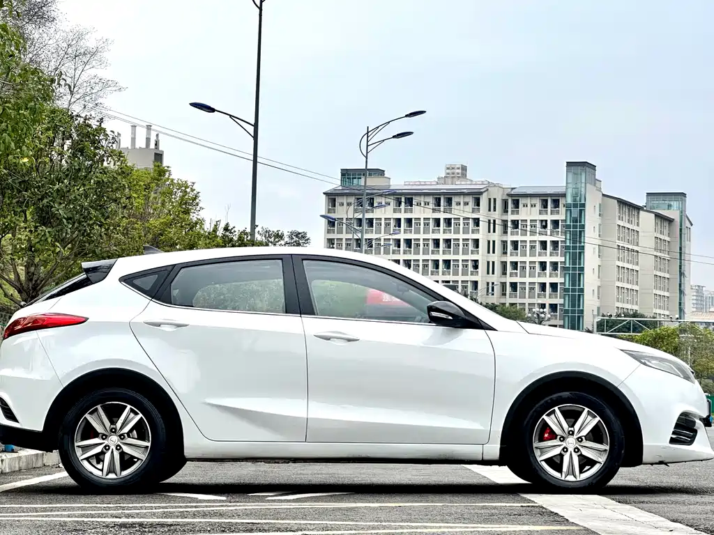 Eado XT 1.6 L Manual Premium Cool CN-V