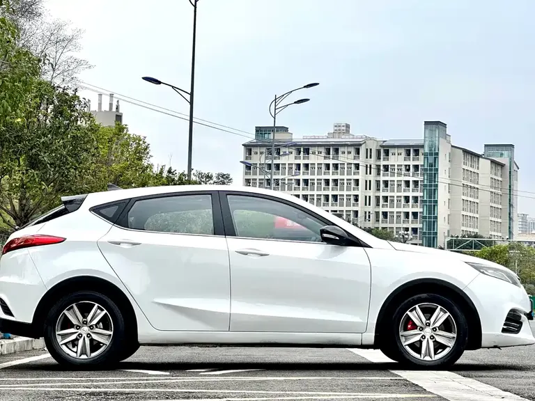 Changan Eado XT 1.6 L Manual Premium Cool CN-V