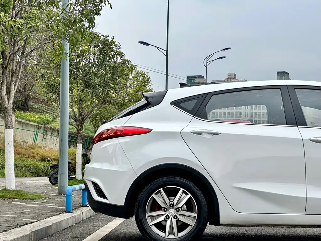 Eado XT 1.6 L Manual Premium Cool CN-V