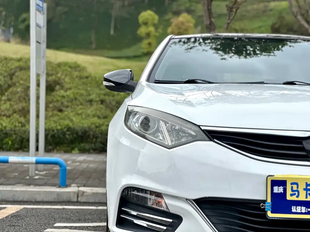 Eado XT 1.6 L Manual Premium Cool CN-V