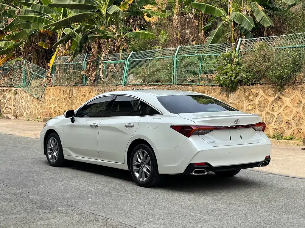 Avalon 2.5 L Luxury