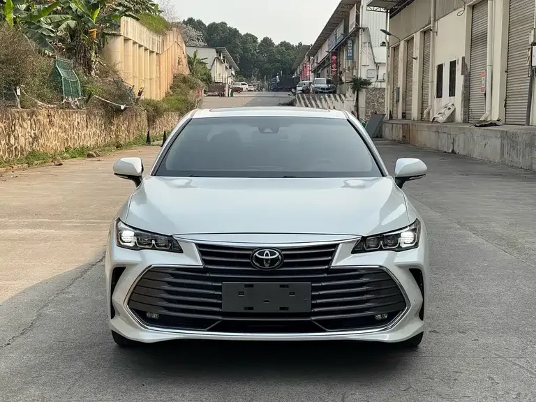 Toyota Avalon 2.5 L Luxury