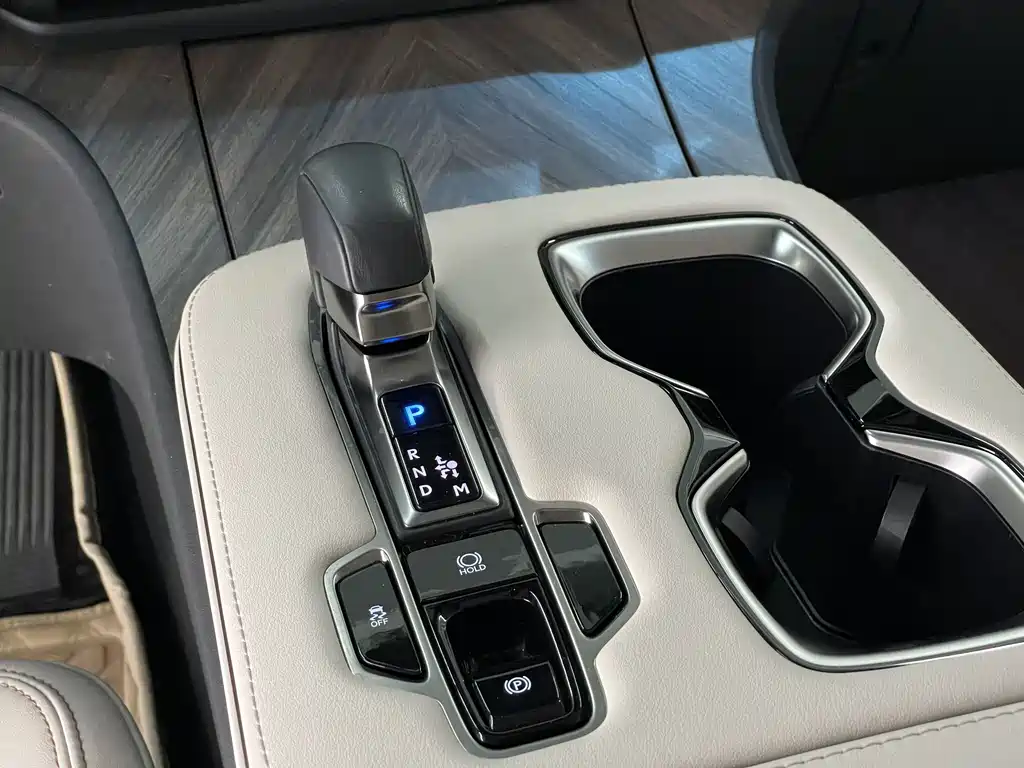 Lexus LM 500 h 6-seat Supreme