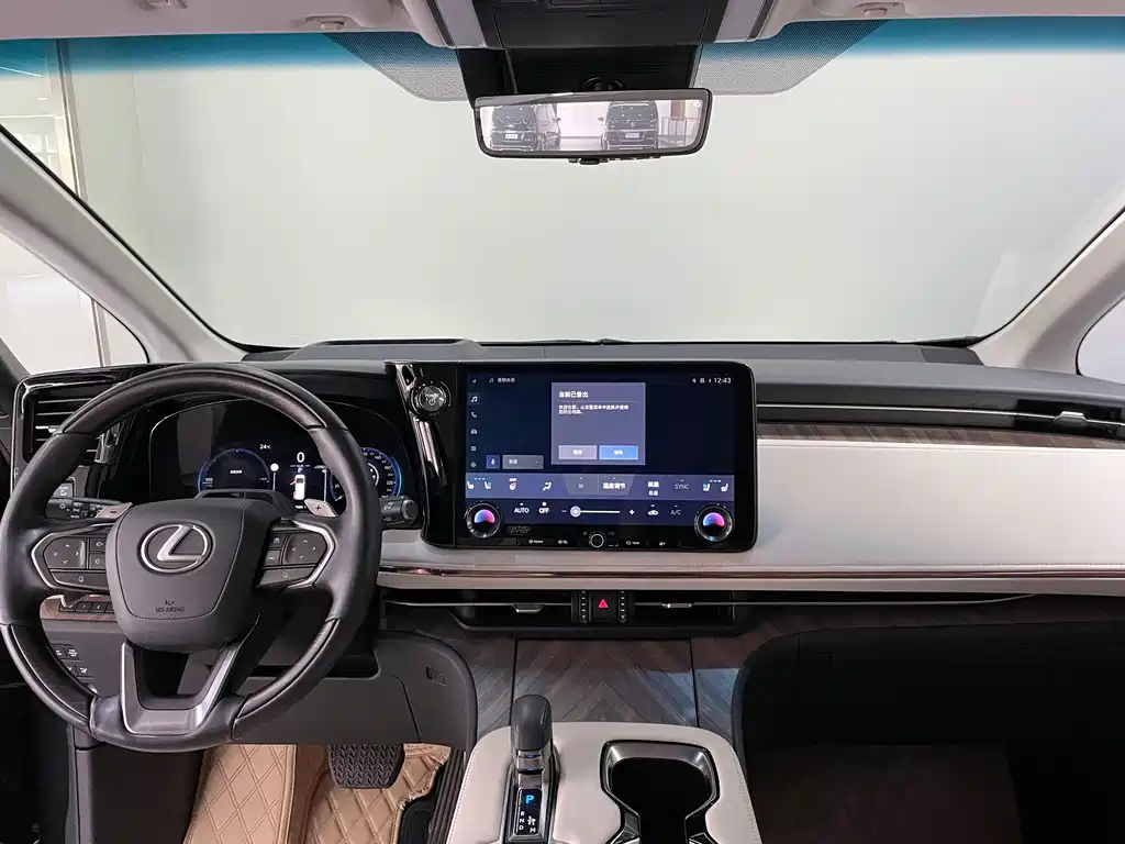 Lexus LM 500 h 6-seat Supreme