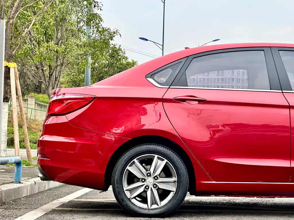 Eado 1.6 L Auto Luxury