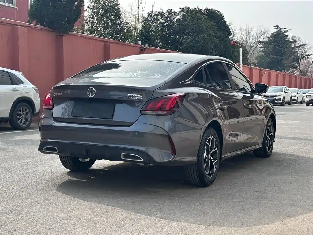 MG5 180 DVVT CVT Luxury