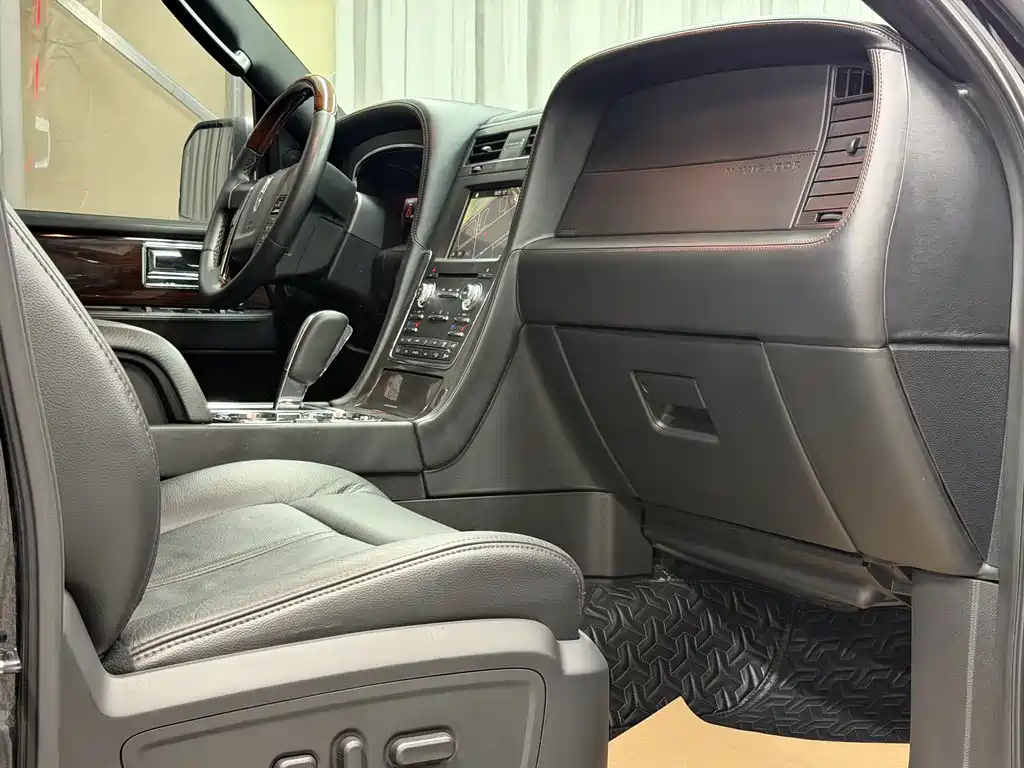 Navigator 3.5 T AWD