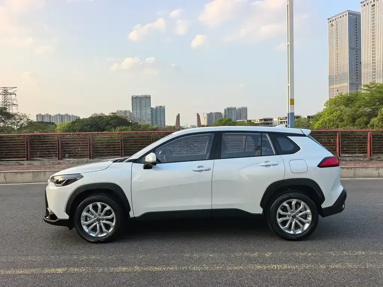 Toyota Frontlander 2.0 L CVT Elite