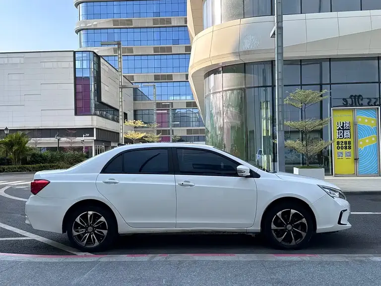 BYD Qin NEV 1.5 T Dual Crown Flagship Plus