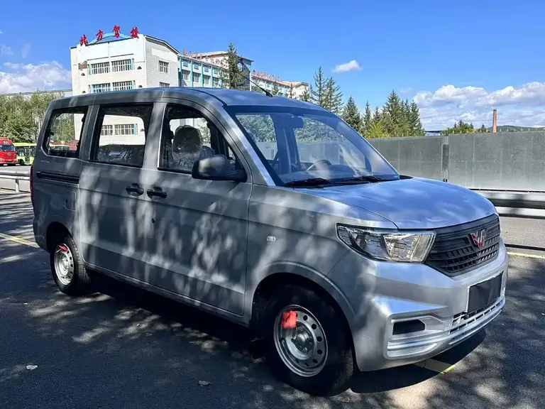 Wuling Hongguang V 1.5 L Power Enjoyment Electric Assist LAR