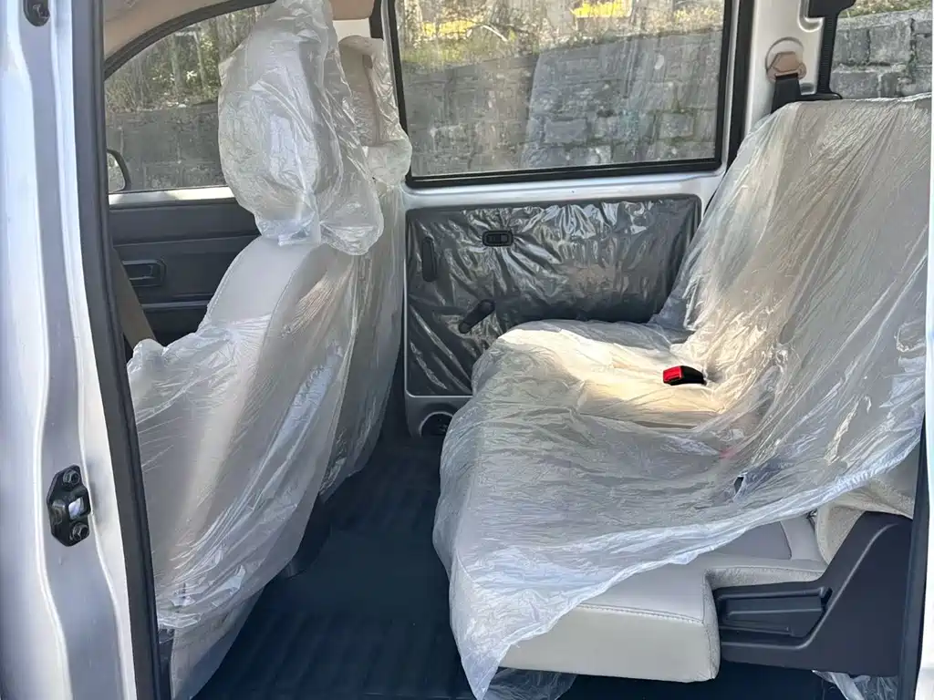 Wuling Hongguang V 1.5 L Power Enjoyment Electric Assist LAR