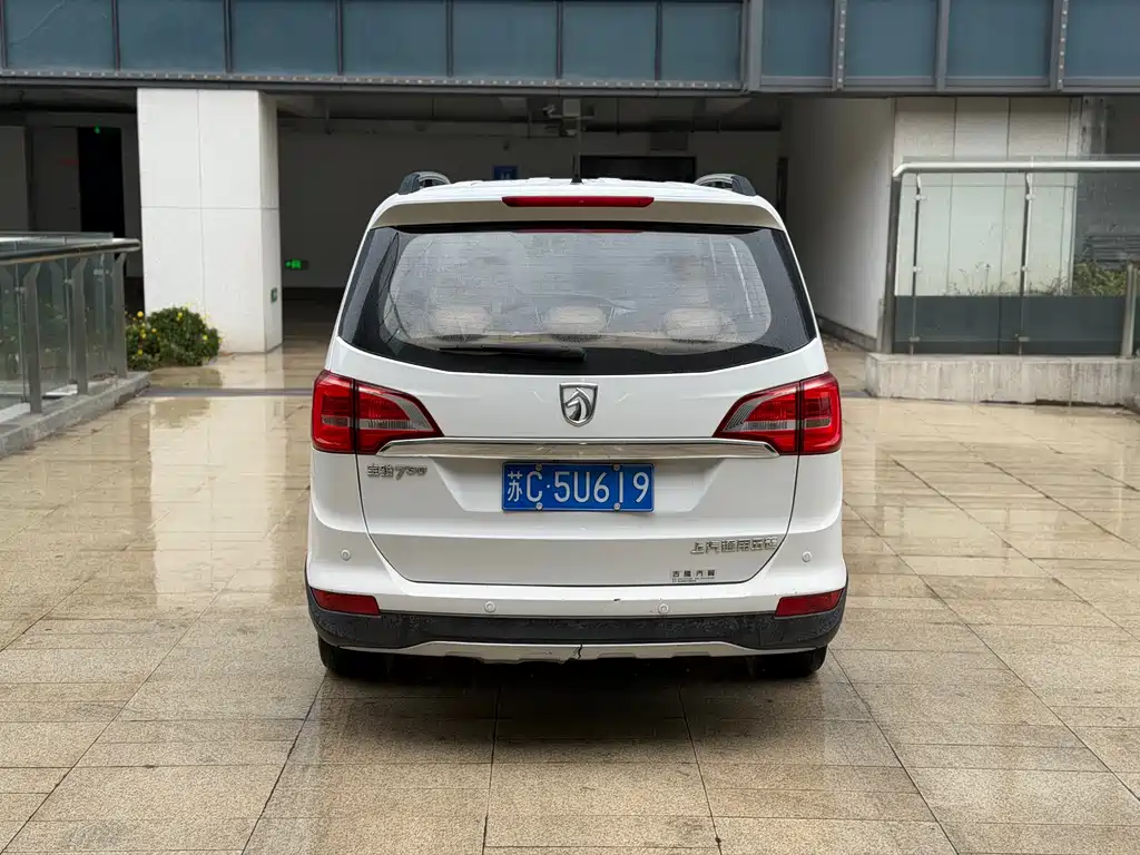 Baojun 730 1.5 L Manual Comfort 7-seat CN-V