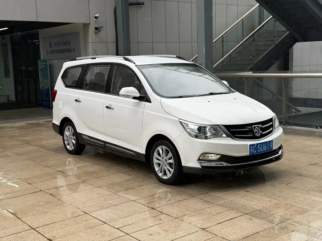 Baojun 730 1.5 L Manual Comfort 7-seat CN-V