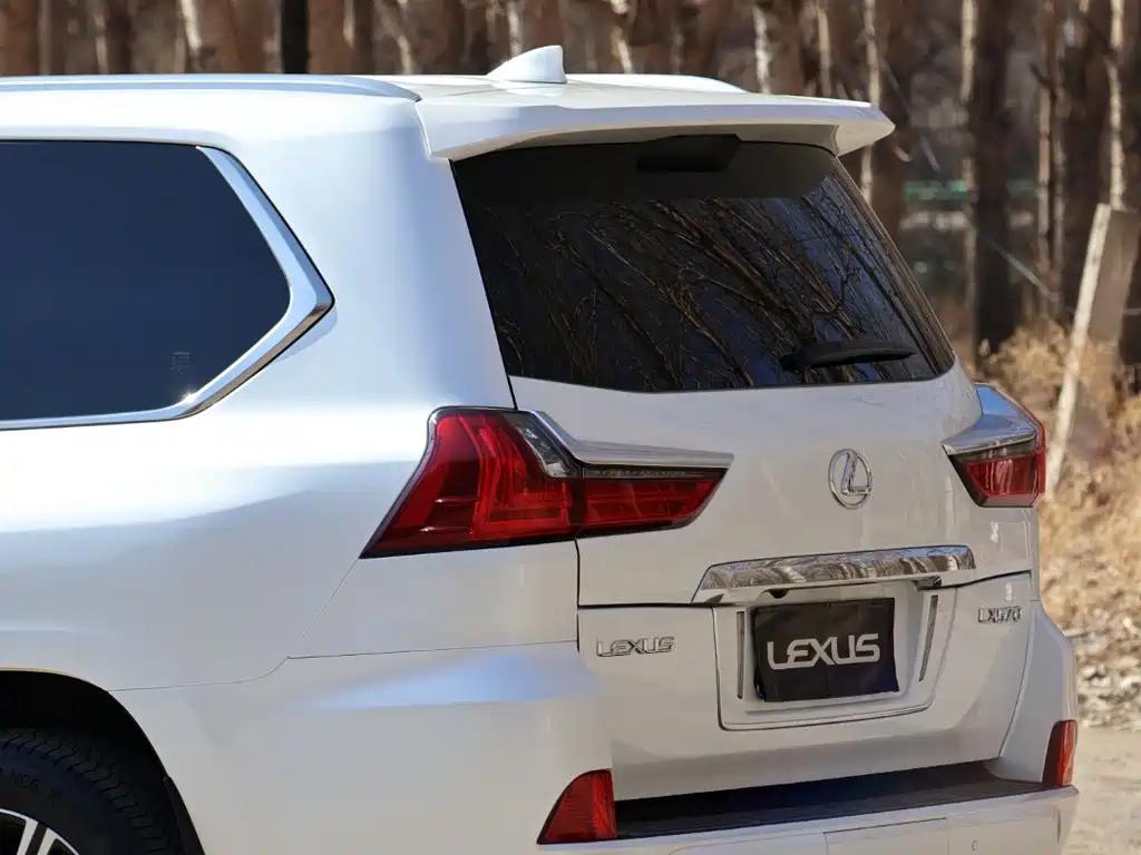 Lexus LX 570 Distinguished Luxury