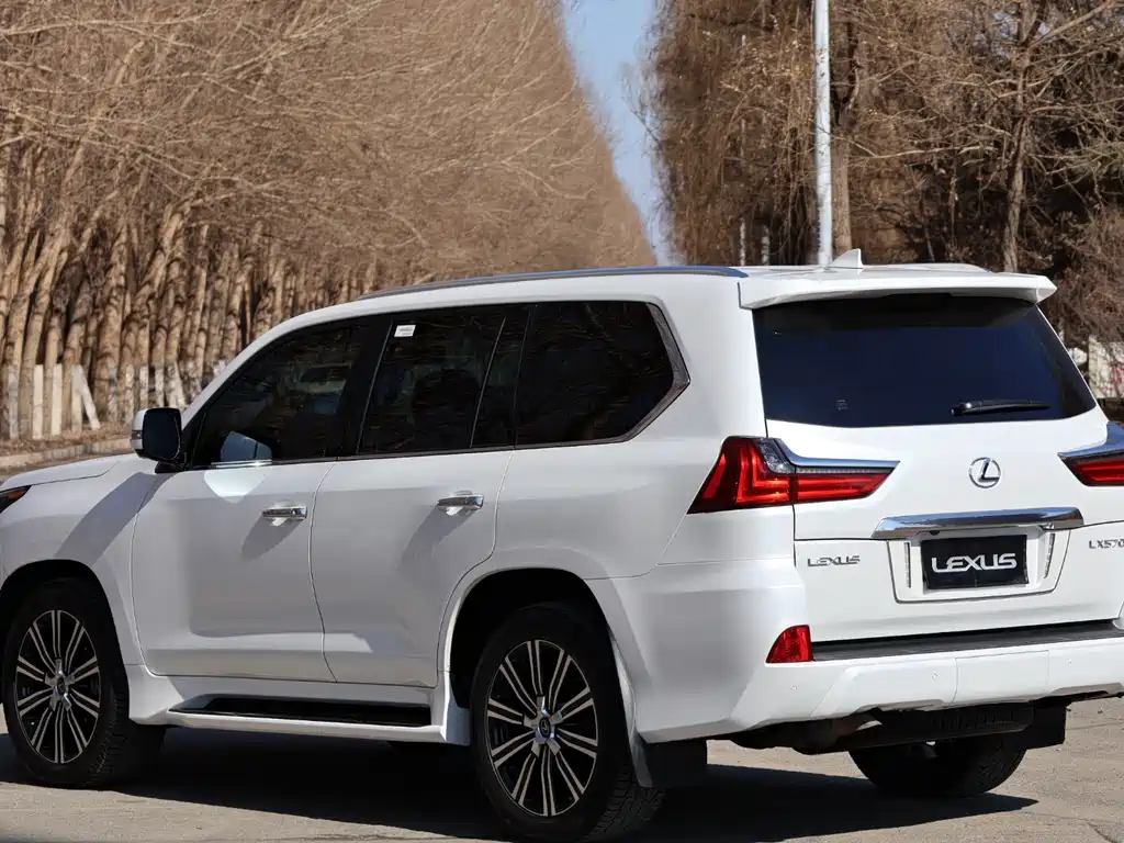 Lexus LX 570 Distinguished Luxury