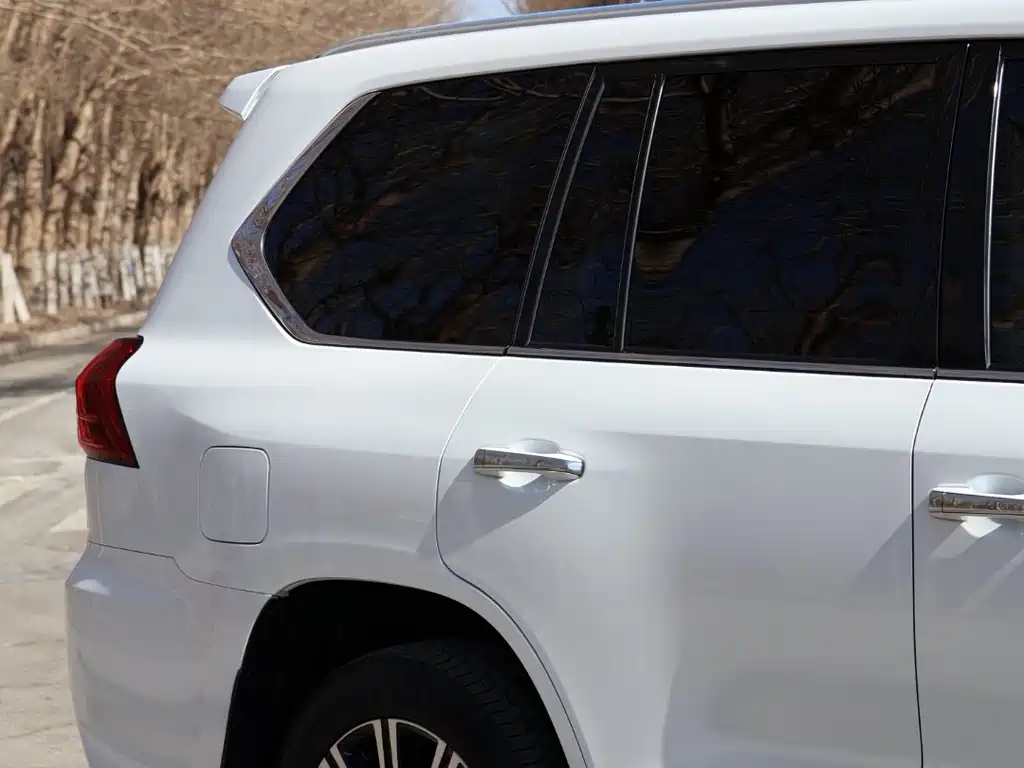 Lexus LX 570 Distinguished Luxury
