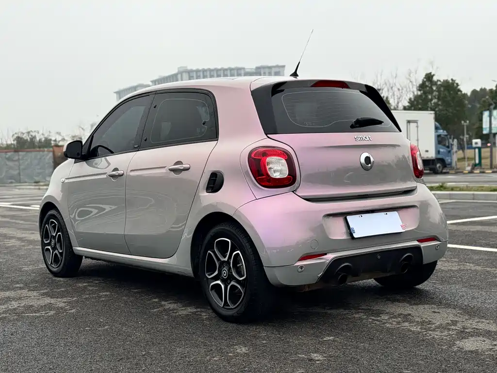 smart forfour 0.9 T 66 kW Pioneer