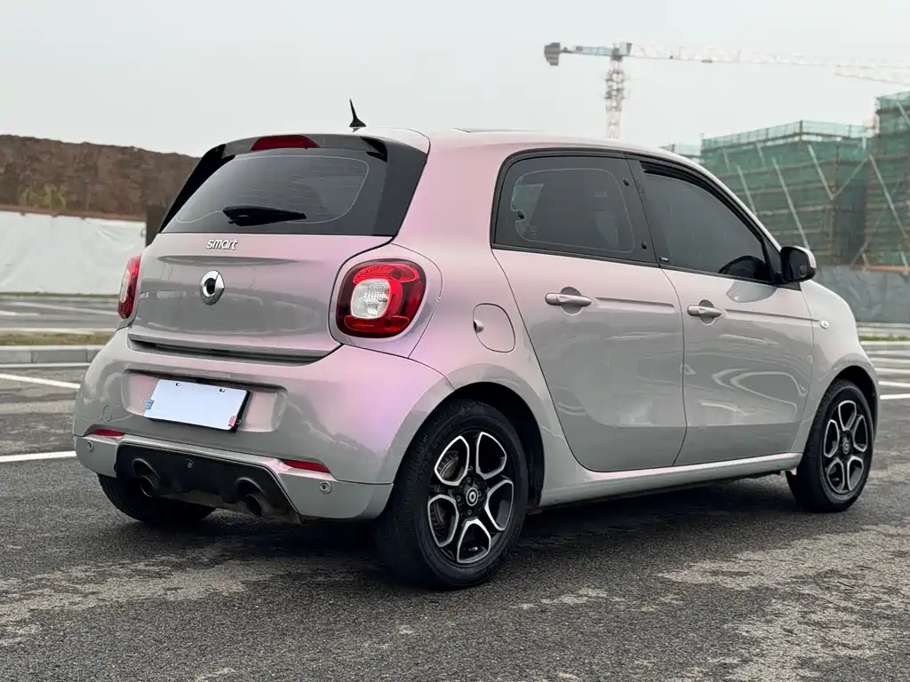 smart forfour 0.9 T 66 kW Pioneer