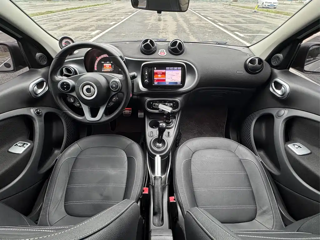 smart forfour 0.9 T 66 kW Pioneer