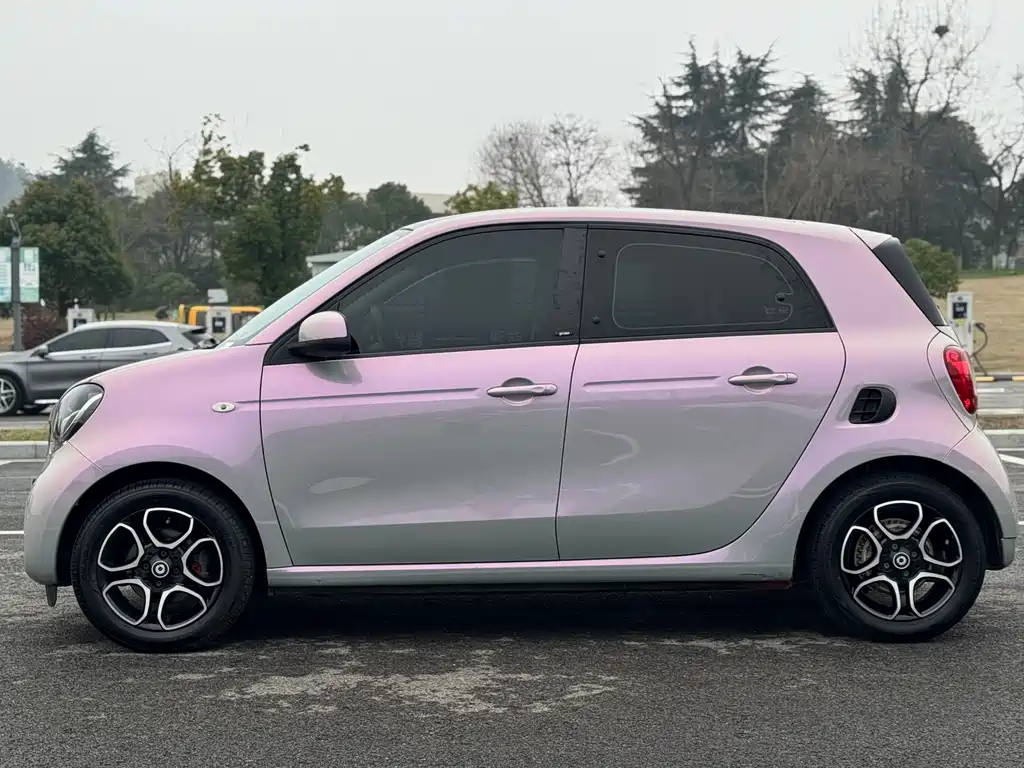 smart forfour 0.9 T 66 kW Pioneer
