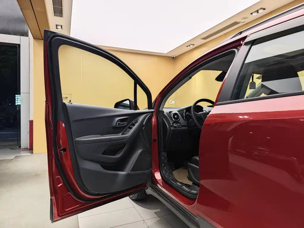 Tracker 1.4 T Auto 2 WD Comfort Sunroof