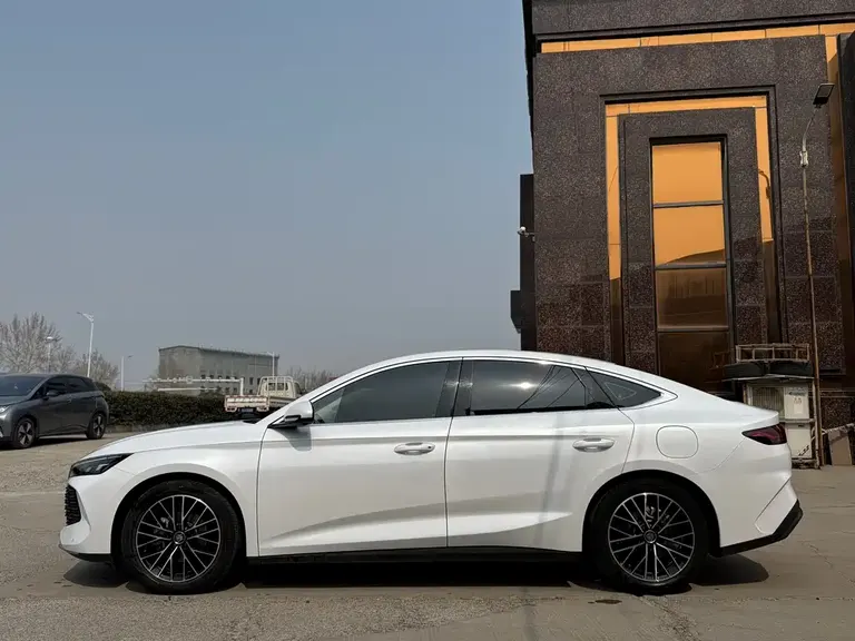 BYD Qin L DM-i 120 KM Outstanding