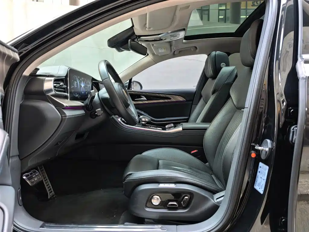 Hongqi H9 2.0 T Connected Flagship Enjoyment