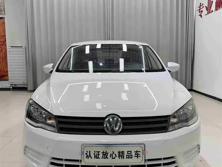 Volkswagen Jetta 1.6 L Manual Fashion