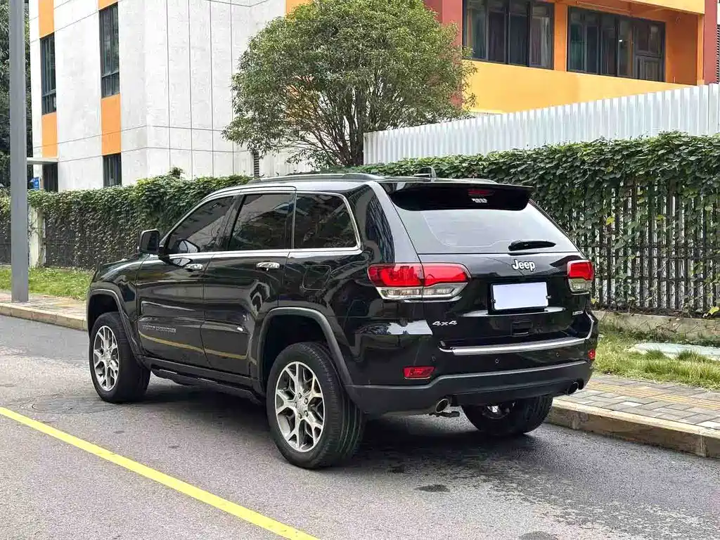 Grand Cherokee (Import) 3.0 L Elite Navigation