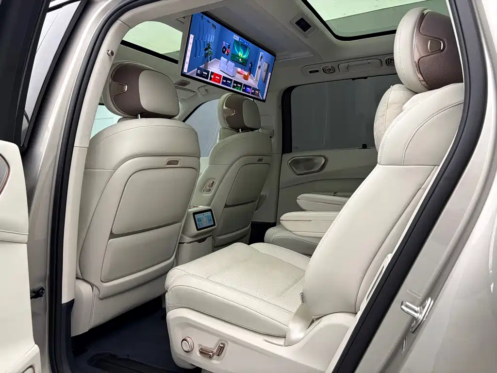 Lynk & Co 900 2.0 T Ultra