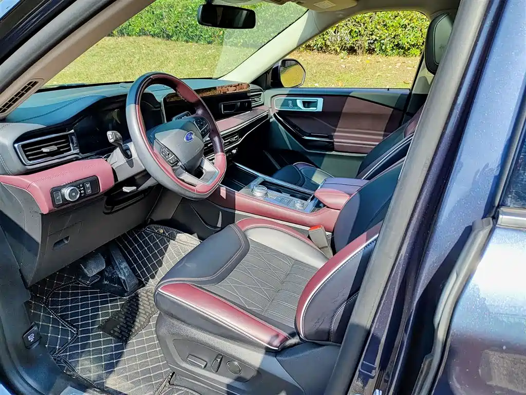 Explorer EcoBoost 285 4 WD Titanium 6-seat