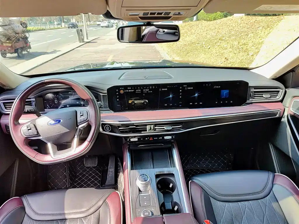 Explorer EcoBoost 285 4 WD Titanium 6-seat