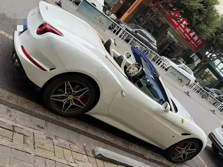 Ferrari California T 3.9 T Standard