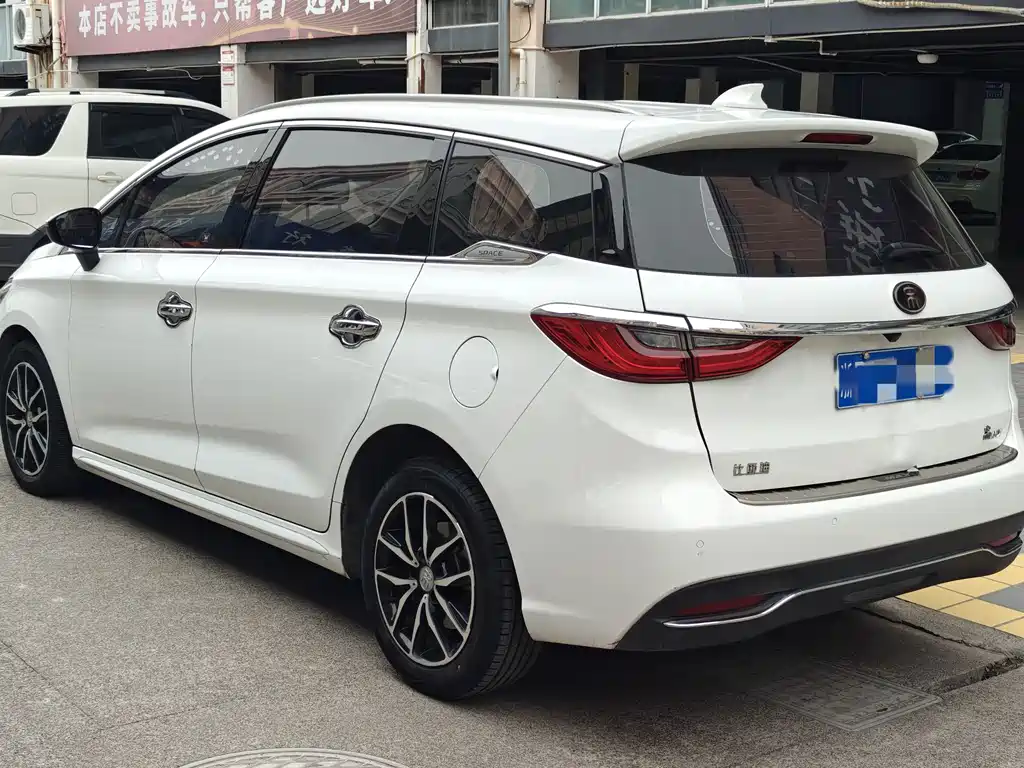 Song MAX 1.5 T Auto Connected Elite 7-seat