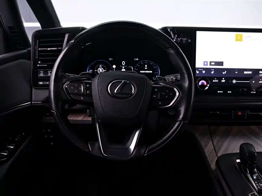 Lexus LM 500 h 6-seat Supreme