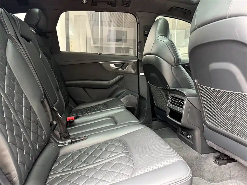 Audi SQ7 4.0 TFSI Dark Night Knight