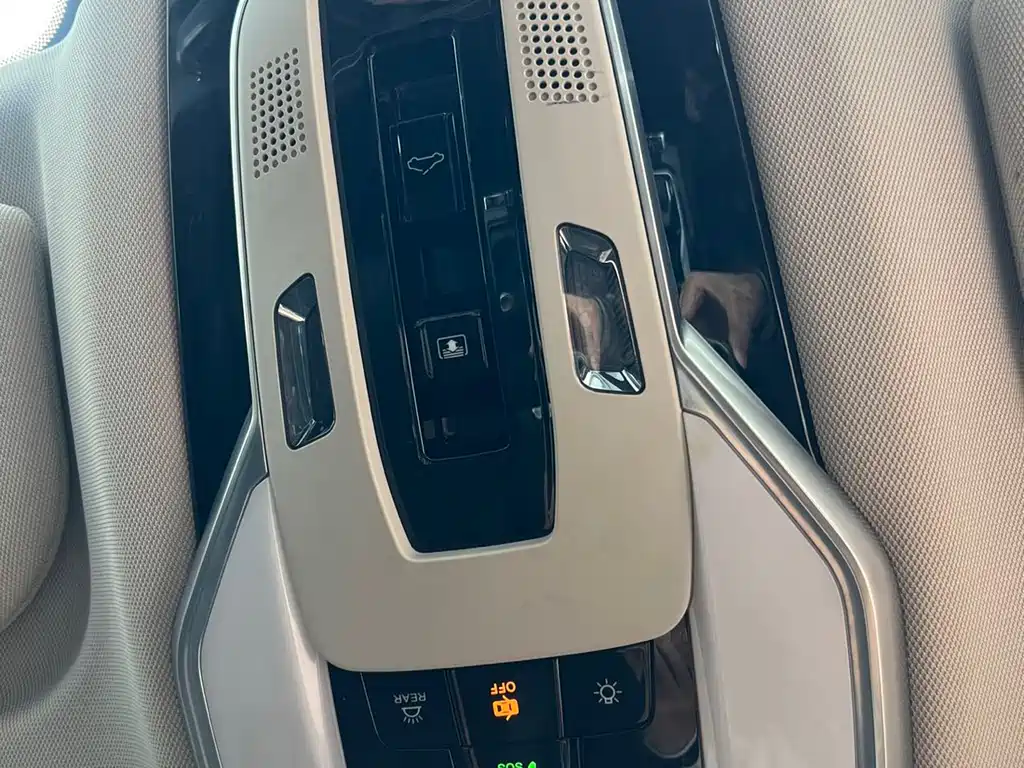Hongqi H5 2.0 T Auto Connected Flagship