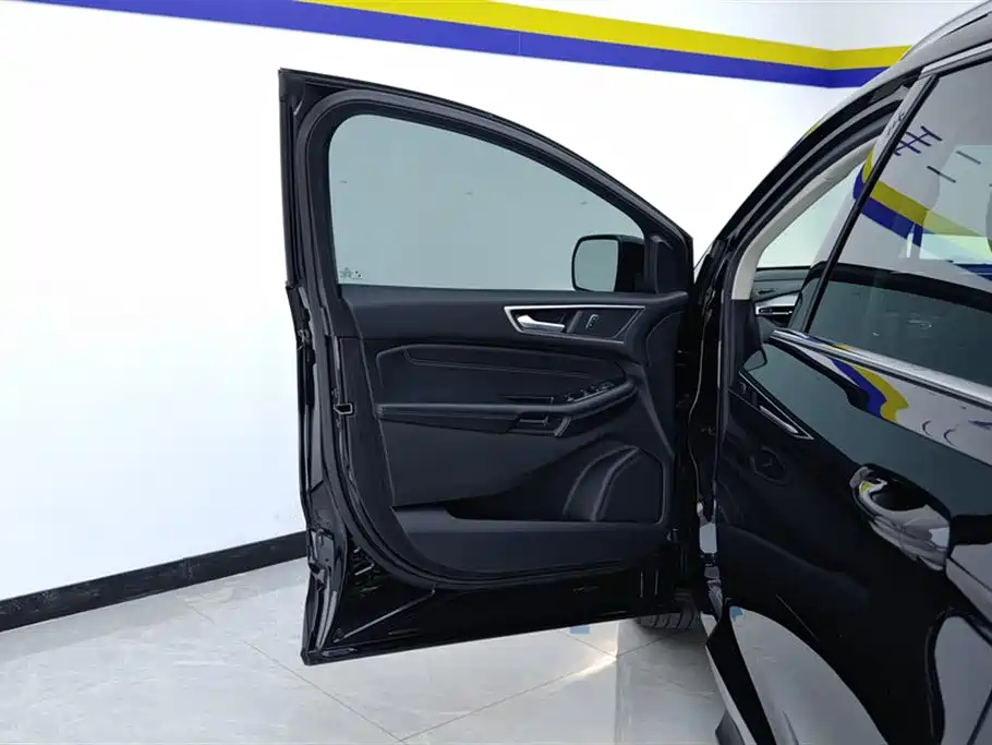 Edge PLUS EcoBoost 245 2 WD Platinum Sharp 5-seat